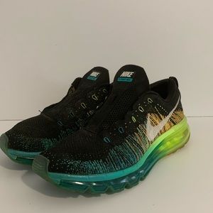 Nike Flyknit Max - Size 8.5 -  620469-001